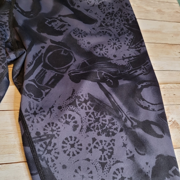 Betsey Johnson Performance Cropped Leggings | Activewear | Yoga Pants - Picture 7 of 16